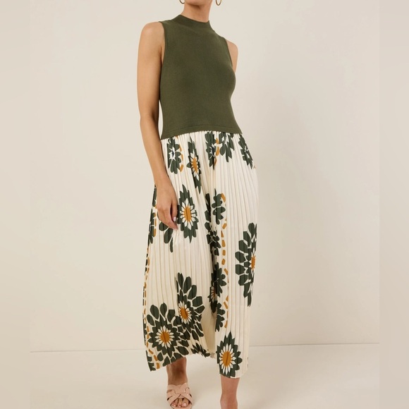 Avara Marcia Dress Olive, size Small - Picture 7 of 11